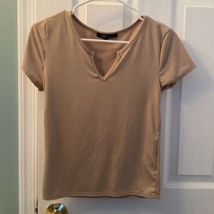 Women’s M tan basic v neck